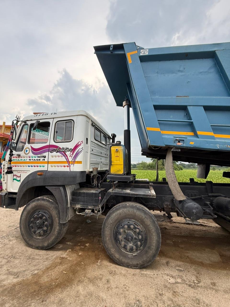 Tata lpk tipper 3718 truck